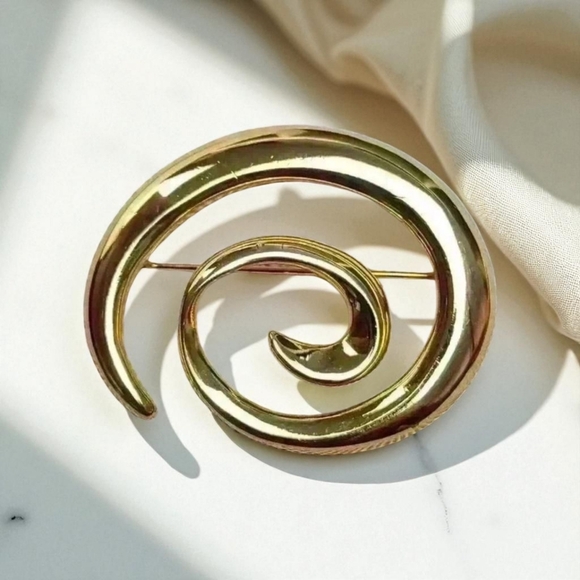 Vintage Napier Gold-toned brooch pin - Picture 1 of 13